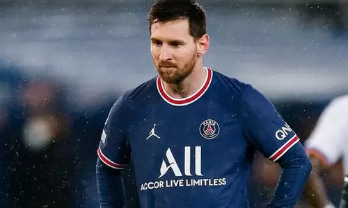 ലയണൽ മെസ്സി പി.എസ്.ജി വിട്ടാൽ ബാഴ്സലോണ മാത്രമാണോ  താരത്തിനു പുറകെ?