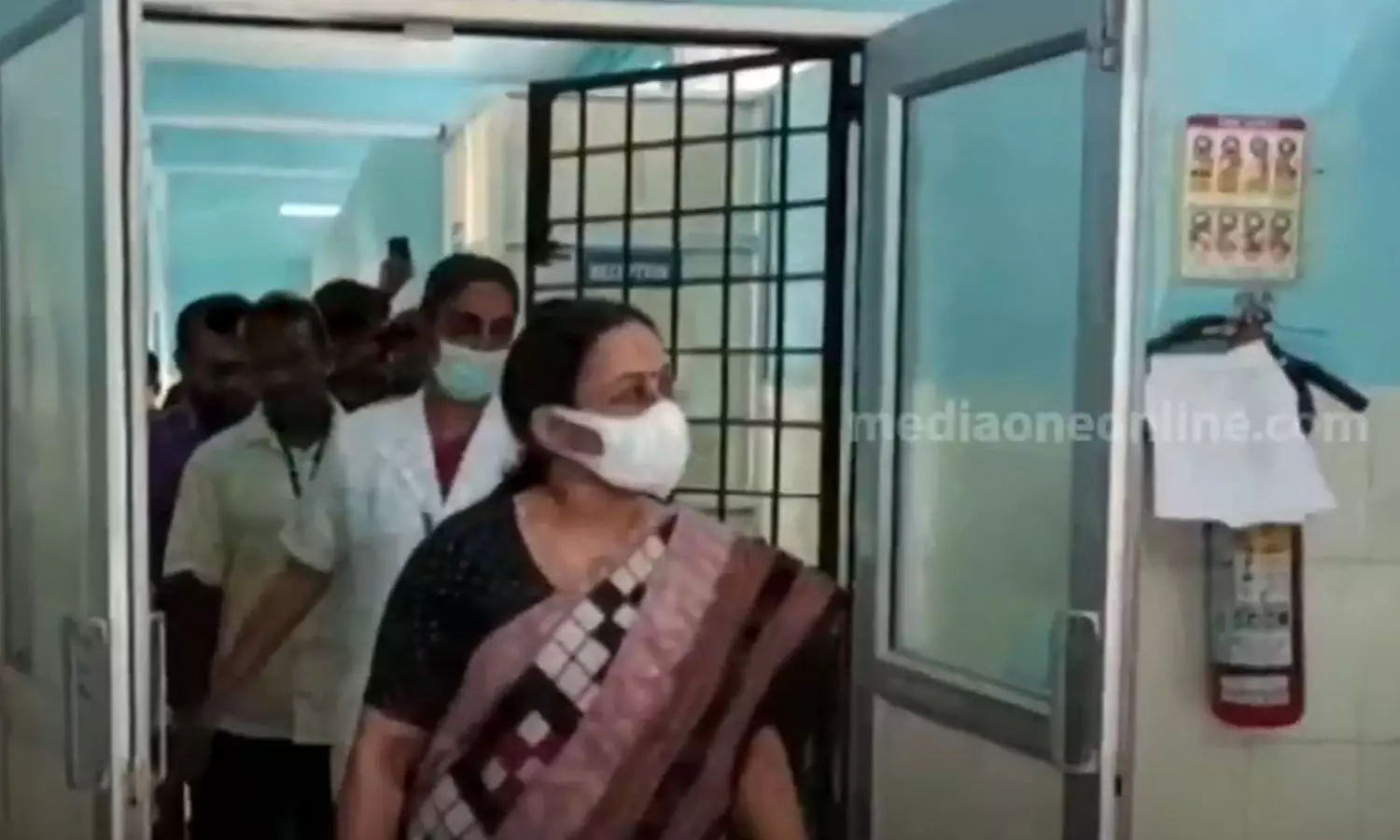 നാദാപുരം താലൂക്ക് ആശുപത്രിയിൽ ആരോഗ്യമന്ത്രിയുടെ മിന്നൽ പരിശോധന നാദാപുരം താലൂക്ക് ആശുപത്രിയിൽ ആരോഗ്യമന്ത്രിയുടെ മിന്നൽ പരിശോധന