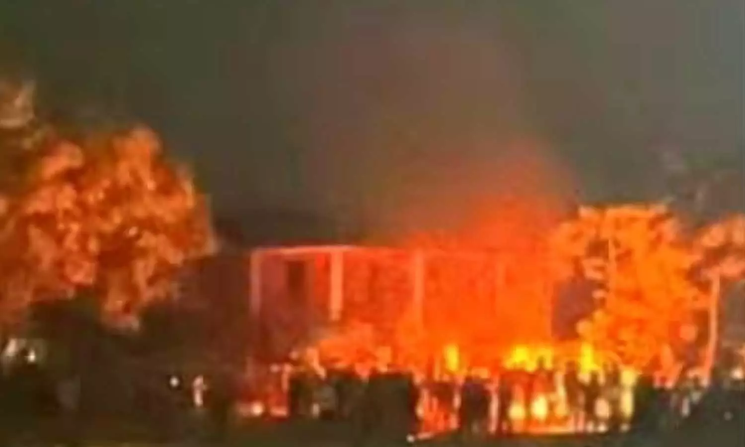 Manipur: Mob vandalises, sets fire to venue ahead of CM N Biren Singhs visit,latest national news,മുഖ്യമന്ത്രി പങ്കെടുക്കേണ്ട വേദിക്ക് തീയിട്ട് ജനക്കൂട്ടം; മണിപ്പൂരിൽ നിരോധനാജ്ഞ, ഇന്റർനെറ്റ് ബന്ധം വിച്ഛേദിച്ചു Manipur: Mob vandalises, sets fire to venue ahead of CM N Biren Singhs visit,latest national news,മുഖ്യമന്ത്രി പങ്കെടുക്കേണ്ട വേദിക്ക് തീയിട്ട് ജനക്കൂട്ടം; മണിപ്പൂരിൽ നിരോധനാജ്ഞ, ഇന്റർനെറ്റ് ബന്ധം വിച്ഛേദിച്ചു