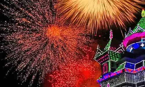 Thrissur Pooram today,latest malayalam news,കുടമാറ്റവും വെടിക്കെട്ടും ഇലഞ്ഞിത്തറ മേളവും കാത്ത് പൂരപ്രേമികൾ; ഘടകപൂരങ്ങളുടെ എഴുന്നള്ളത്ത് തുടങ്ങി