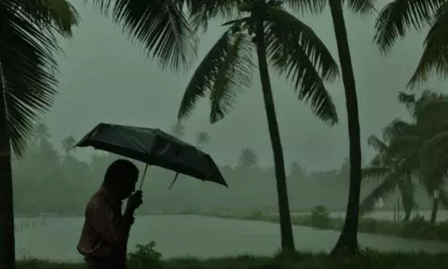 മഴ ബുധനാഴ്ച വരെ തുടരും: നാളെ അഞ്ച് ജില്ലകളിൽ യെല്ലോ അലർട്ട്