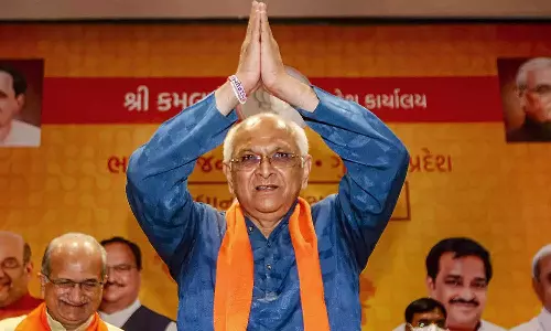 GujaratofficersuspendedfordozingoffatCMsevent, ActionagainstofficerfordozingoffatCMsevent, sleepingatGujaratChiefMinisterBhupendraPatelsevent