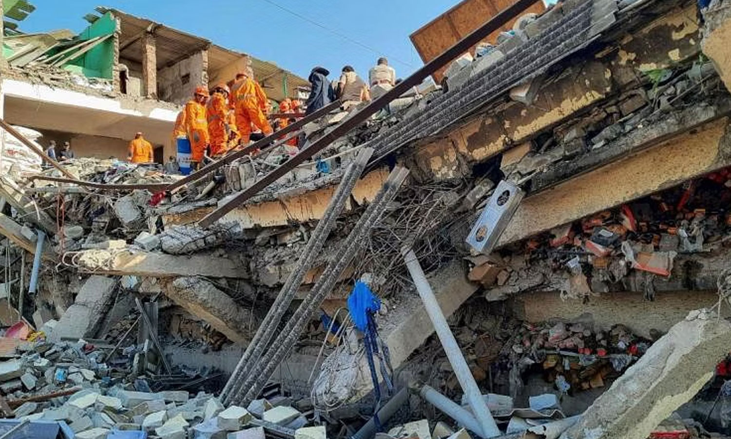 Four dead as building collapses in Thane