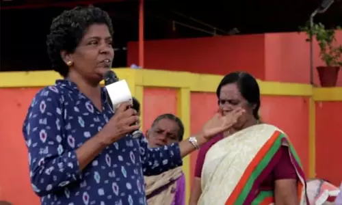 മെയ്ദിനം, ഇരിക്കല്‍ സമരം