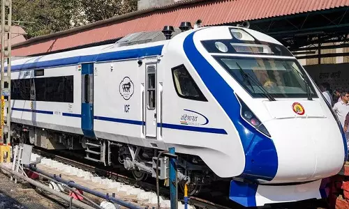 Stone pelting on Vande bharat train kerala,breaking news malayalam,ബ്രേക്കിങ് ന്യൂസ് മലയാളം,