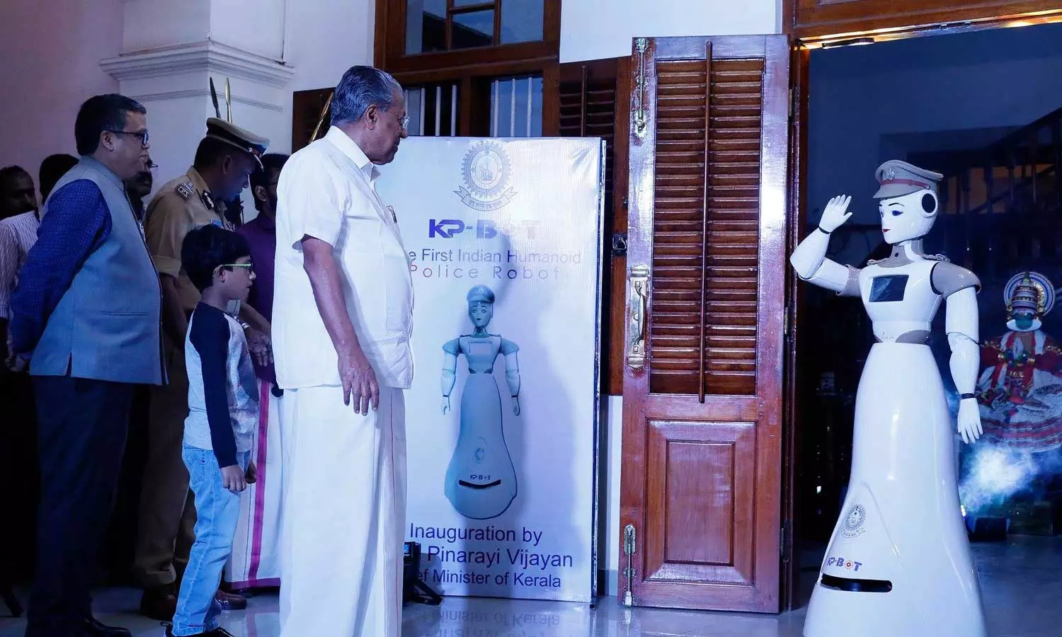 kerala police Robort,kp baotvMeet Sub Inspector KP-BOT, the country’s first humanoid Robocop,ഇന്ത്യയിലെ ആദ്യത്തെ പൊലീസ് റോബോട്ട് പൊലീസ് ആസ്ഥാനത്ത് നിന്ന് ഔട്ട്,latest malayalam news kerala police Robort,kp baotvMeet Sub Inspector KP-BOT, the country’s first humanoid Robocop,ഇന്ത്യയിലെ ആദ്യത്തെ പൊലീസ് റോബോട്ട് പൊലീസ് ആസ്ഥാനത്ത് നിന്ന് ഔട്ട്,latest malayalam news