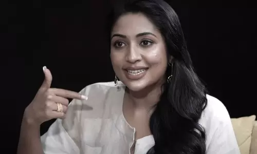 Navya Nair, Ojas Ezhavan, നവ്യ നായര്‍, ധന്യ വീണ, ഓജസ് ഈഴവന്‍, നായര്‍