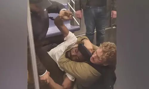 Man Dies On NewYork Subway Train After Co-Passenger Puts Him In Chokehold Man Dies On NewYork Subway Train After Co-Passenger Puts Him In Chokehold