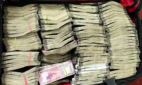 Congress Leaders Brothers Home Raided, ₹ 1 Crore Found On Tree