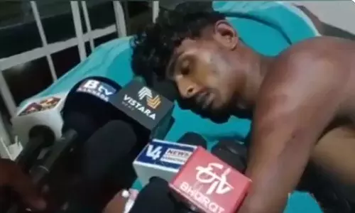 Muslim student assaulted by Hindutva Men with rod for speaking to Hindu friend Muslim student assaulted by Hindutva Men with rod for speaking to Hindu friend