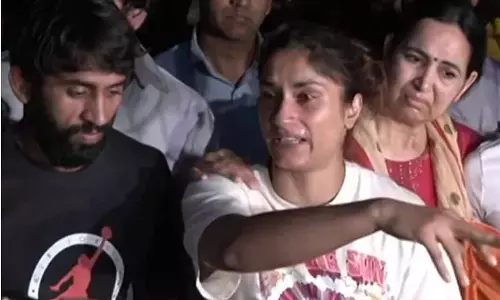 wrestlers breaks down after police atrocity jantar mantar delhi wrestlers breaks down after police atrocity jantar mantar delhi