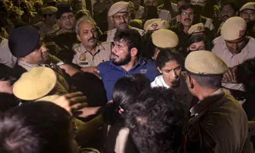 wrestlers strike police tightens security jantar mantar delhi