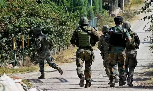 Baramulla encounter,2 Terrorists Killed In Kashmirs Baramulla, 2nd Encounter In 24 Hours,latest national news,ബാരാമുള്ളയിൽ ഭീകരർ സുരക്ഷാ സേനയുമായി ഏറ്റുമുട്ടി; രണ്ട് ഭീകരരെ വധിച്ചു Baramulla encounter,2 Terrorists Killed In Kashmirs Baramulla, 2nd Encounter In 24 Hours,latest national news,ബാരാമുള്ളയിൽ ഭീകരർ സുരക്ഷാ സേനയുമായി ഏറ്റുമുട്ടി; രണ്ട് ഭീകരരെ വധിച്ചു