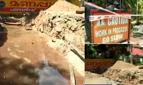 Alappuzha,fisherman fisherman died after falling into a pothole on the road in Alappuzha,ബ്രേക്കിങ് ന്യൂസ് മലയാളം,breaking news malayalam,ആലപ്പുഴയിൽ റോഡിലെ കുഴിയിൽ വീണ് മത്സ്യത്തൊഴിലാളി മരിച്ചു