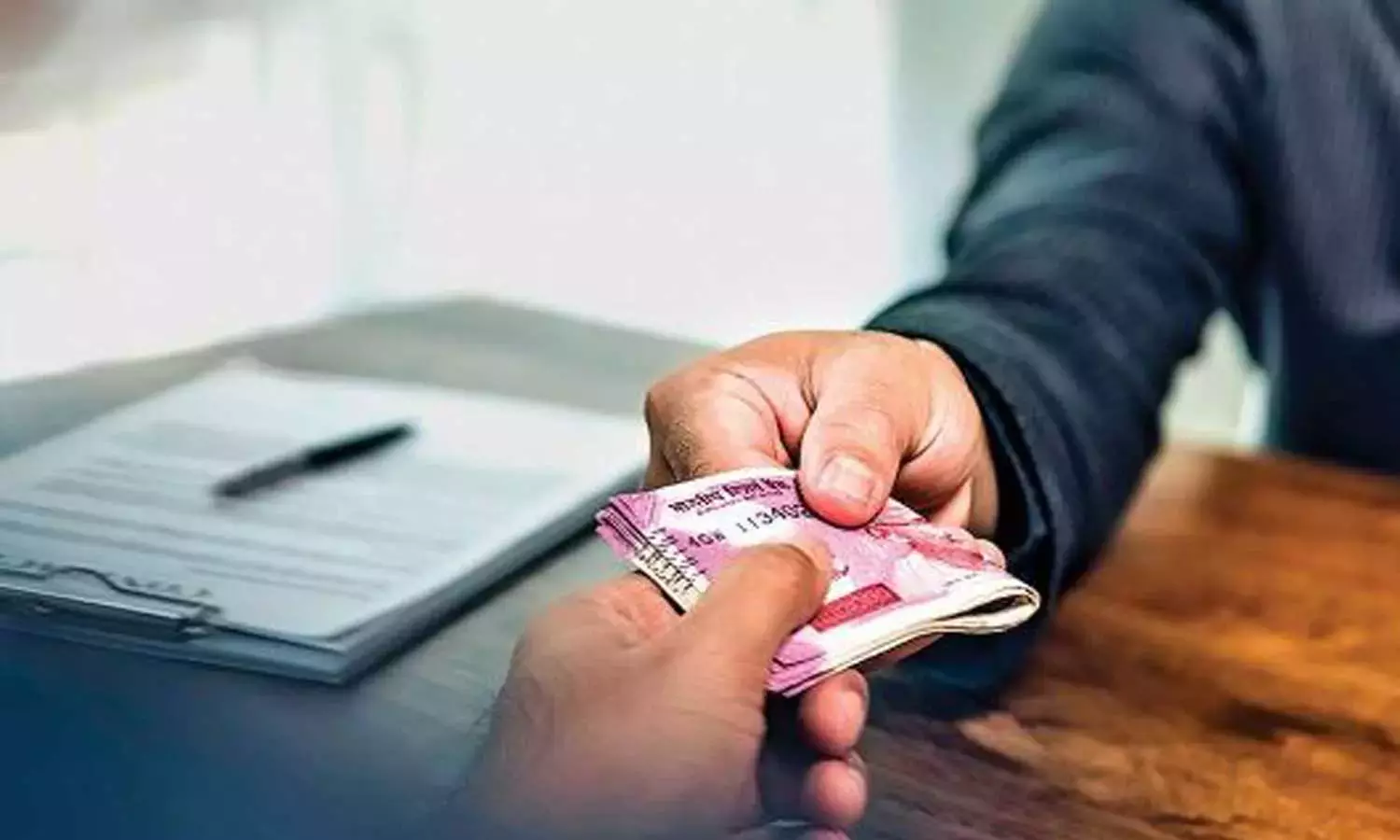 bribe of one and a half lakh rupees,Ministry of Health under secretary arrested, latest malayalam news