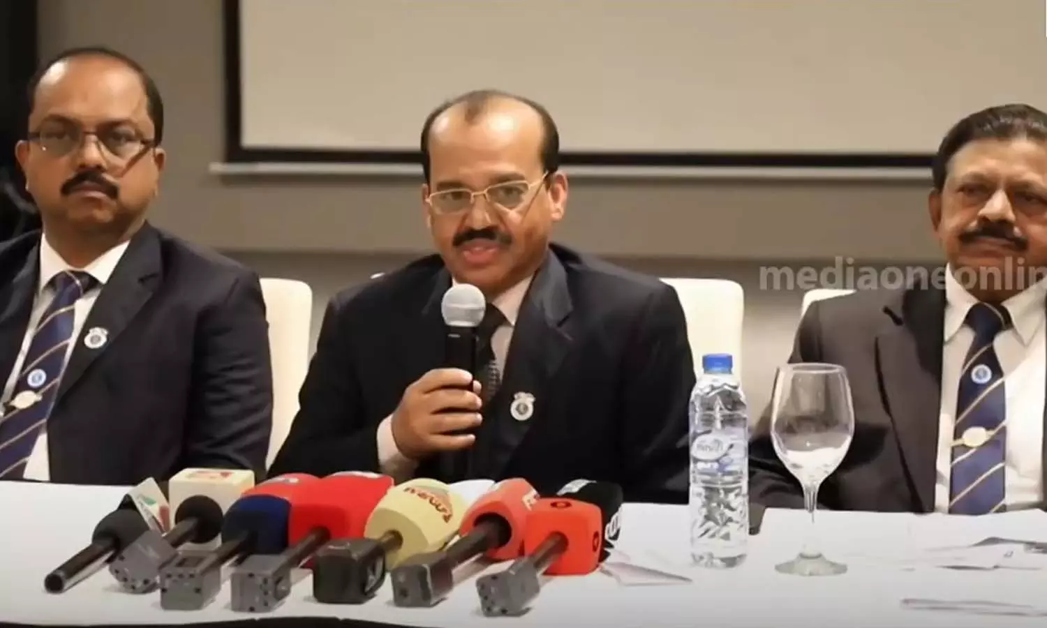 എ കെ എം ജി എമിറേറ്റ്സ് ഇരുപതാം വാർഷികം; ശശി തരൂർ എം പി മുഖ്യാതിഥി എ കെ എം ജി എമിറേറ്റ്സ് ഇരുപതാം വാർഷികം; ശശി തരൂർ എം പി മുഖ്യാതിഥി