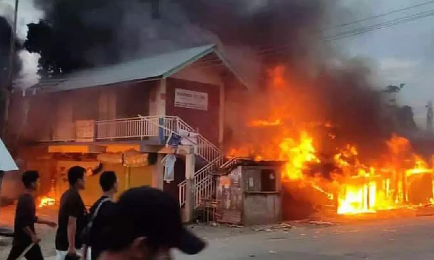 മണിപ്പൂരിൽ സംഘർഷം നിയന്ത്രിക്കാനുള്ള ശ്രമം ഊർജിതമാക്കി സൈന്യവും പൊലീസും