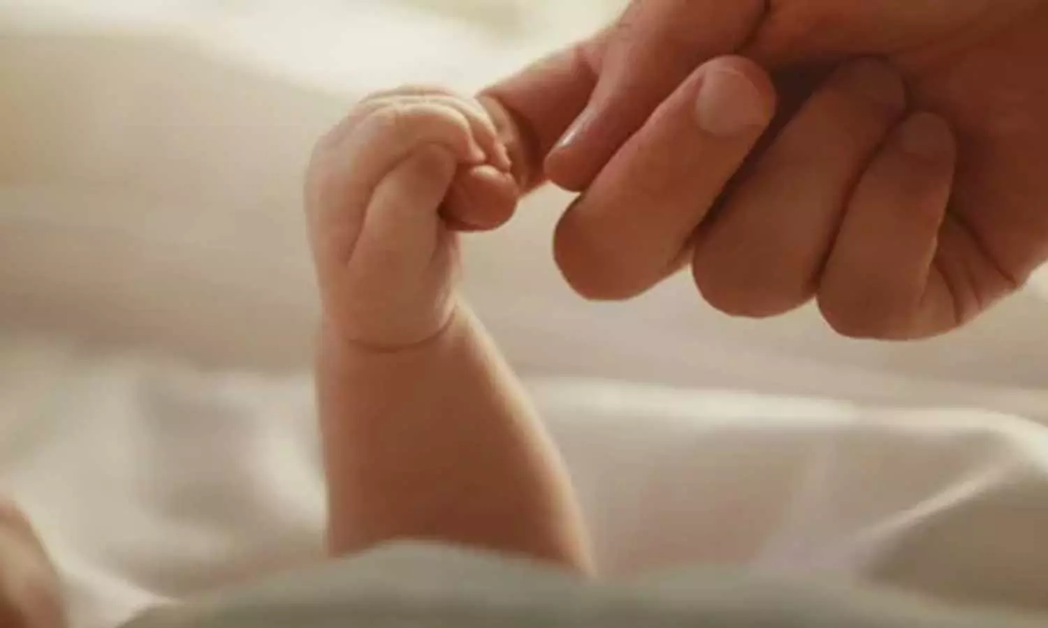 Hospital negligence, ,Woman Delivers Baby Outside Madhya Pradesh Hospital,latest national news,ആശുപത്രി മുറ്റത്ത് യുവതി പ്രസവിച്ചു; തിരിഞ്ഞുനോക്കാതെ ഡോക്ടർമാരും നഴ്‌സുമാരും