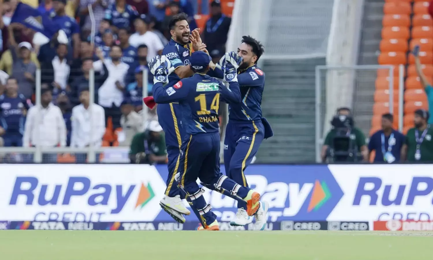 റൺമലക്ക് മുന്നില് വീണ് ലഖ്നൗ; ഗുജറാത്തിന് കൂറ്റൻജയം റൺമലക്ക് മുന്നില് വീണ് ലഖ്നൗ; ഗുജറാത്തിന് കൂറ്റൻജയം