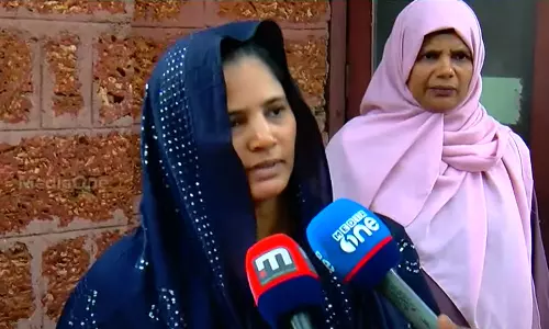 Complaint that police beat up the mother and family who came to the station to meet her daughter