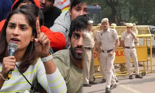 ഗുസ്തി താരങ്ങൾക്ക് പിന്തുണയുമായെത്തിയ കർഷകരെ പൊലീസ് തടഞ്ഞു; ജന്തർ മന്തറിൽ സുരക്ഷ ശക്തമാക്കി