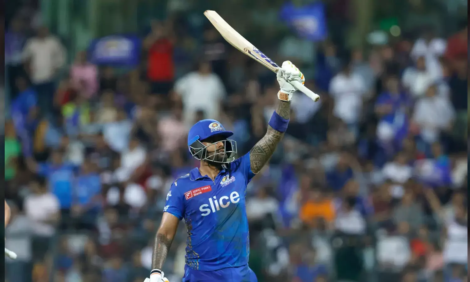 Sky Show in Wankhede, Mumbai destroys Bangalore