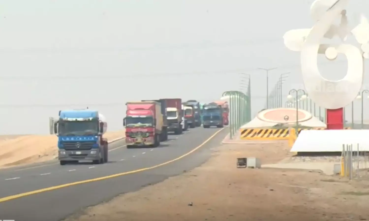 ട്രക്കിനുള്ളില് പുകവലി; സൗദിയില് 6000 ഡ്രൈവര്മാര്ക്ക് പിഴ ട്രക്കിനുള്ളില് പുകവലി; സൗദിയില് 6000 ഡ്രൈവര്മാര്ക്ക് പിഴ