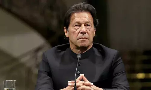 Former Pak PM Imran Khan Arrested ,Former Pak PM Imran Khan Arrested Outside Islamabad High Court,breaking news,breaking news malayalam,പാകിസ്താന്‍ മുൻ പ്രധാനമന്ത്രി ഇംറാൻഖാൻ കസ്റ്റഡിയിൽ