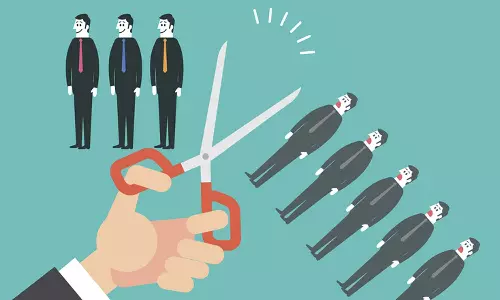 കമ്പനിയിലെ ജീവനക്കാർക്കെല്ലാം ആഡംബര പാർട്ടി, മദ്യസൽക്കാരം; പിന്നാലെ കൂട്ട പിരിച്ചുവിടൽ