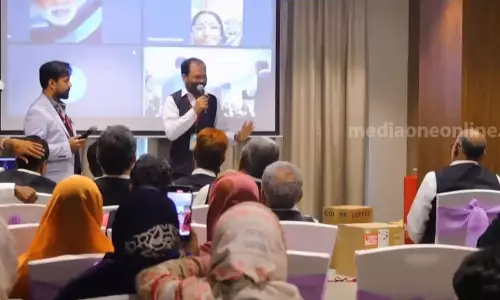 ഫ്രം രാജാഗേറ്റ്​ ടു ബുർജ്​ ഖലീഫ ; വേറിട്ട രീതിയിൽ പൂർവവിദ്യാർഥി സംഗമം