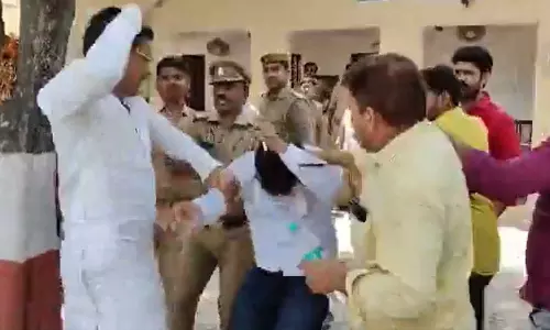 Samajwadi MLA Thrashes BJP Leaders Husband In Police Station,latest national news,പൊലീസുകാർ നോക്കി നിൽക്കേ ബി.ജെ.പി നേതാവിന്റെ ഭർത്താവിനെ തല്ലി സമാജ് വാദി പാർട്ടി എം.എൽ.എ