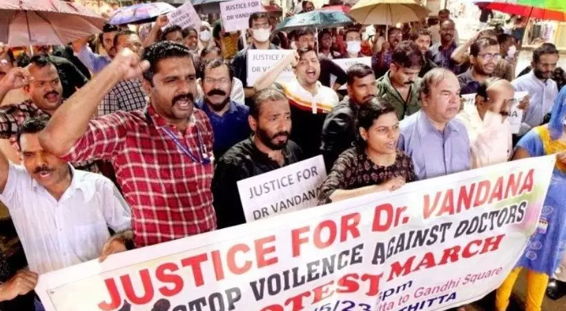 Dr Vandanas death, Strike, KGMOA, വന്ദന, ഡോക്ടര്മാര്, സമരം Dr Vandanas death, Strike, KGMOA, വന്ദന, ഡോക്ടര്മാര്, സമരം