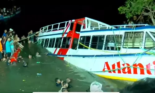 വർഷങ്ങളായി ഭാര്യയെയും മക്കളെയും നോക്കാത്തയാൾ ഇപ്പോഴെത്തിയത് നഷ്ടപരിഹാരതുക ലക്ഷ്യം വെച്ച്; ബോട്ടപകടത്തിൽ മരിച്ച ആയിഷയുടെ ഭർത്താവിനെതിരെ ബന്ധുക്കളും നാട്ടുകാരും