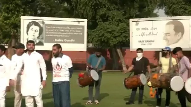 Celebration begins at Congress office in Delhi
