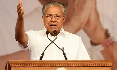 സംഘ്പരിവാർ തിട്ടൂരം കേരളത്തിൽ നടക്കില്ല, അവർ ഭയപ്പെടുന്നതെല്ലാം ഇവിടുത്തെ പാഠപുസ്തകത്തിലുണ്ടാവും: മുഖ്യമന്ത്രി