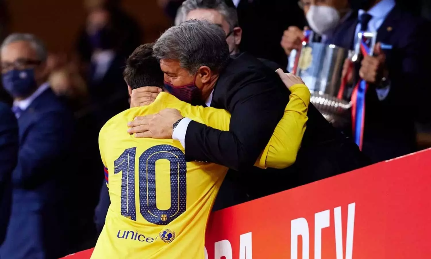 Barcelona president says club will do everything to bring back Messi