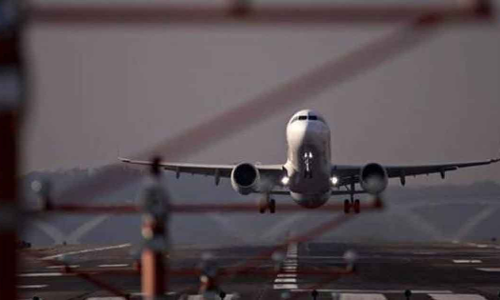 വിമാനത്തില്‍ മദ്യപിച്ച് എയര്‍ഹോസ്റ്റസിനോട് അപമര്യാദയായി പെരുമാറി; യാത്രക്കാരന്‍ അറസ്റ്റില്‍