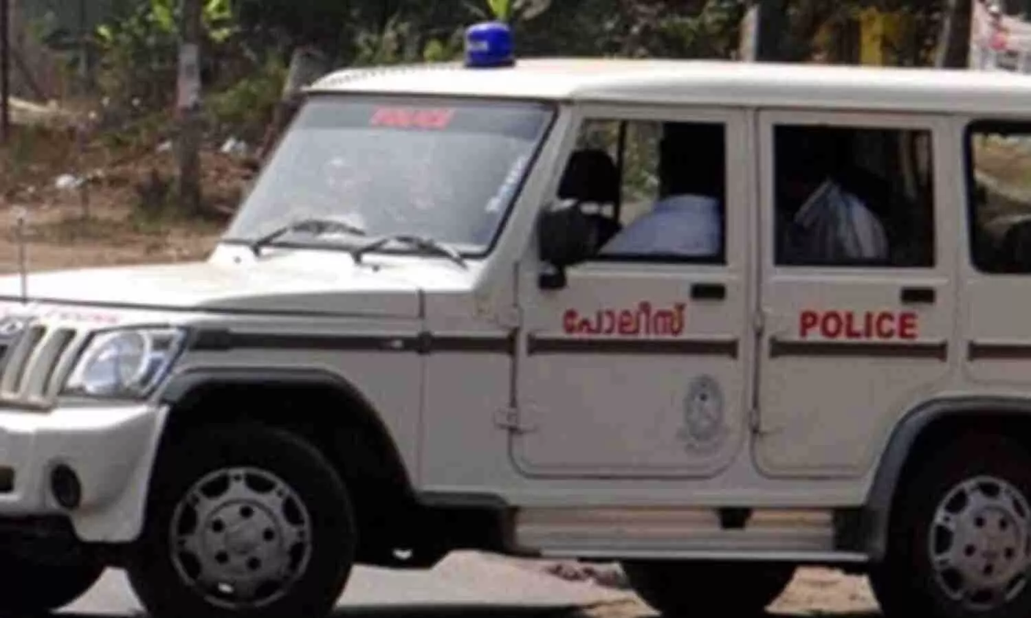 കുട്ടികളെ മറയാക്കി കഞ്ചാവ് കടത്ത്; പ്രതികൾക്കെതിരെ ജുവനൈൽ ജസ്റ്റിസ് ആക്ട് പ്രകാരം കേസെടുത്തു കുട്ടികളെ മറയാക്കി കഞ്ചാവ് കടത്ത്; പ്രതികൾക്കെതിരെ ജുവനൈൽ ജസ്റ്റിസ് ആക്ട് പ്രകാരം കേസെടുത്തു