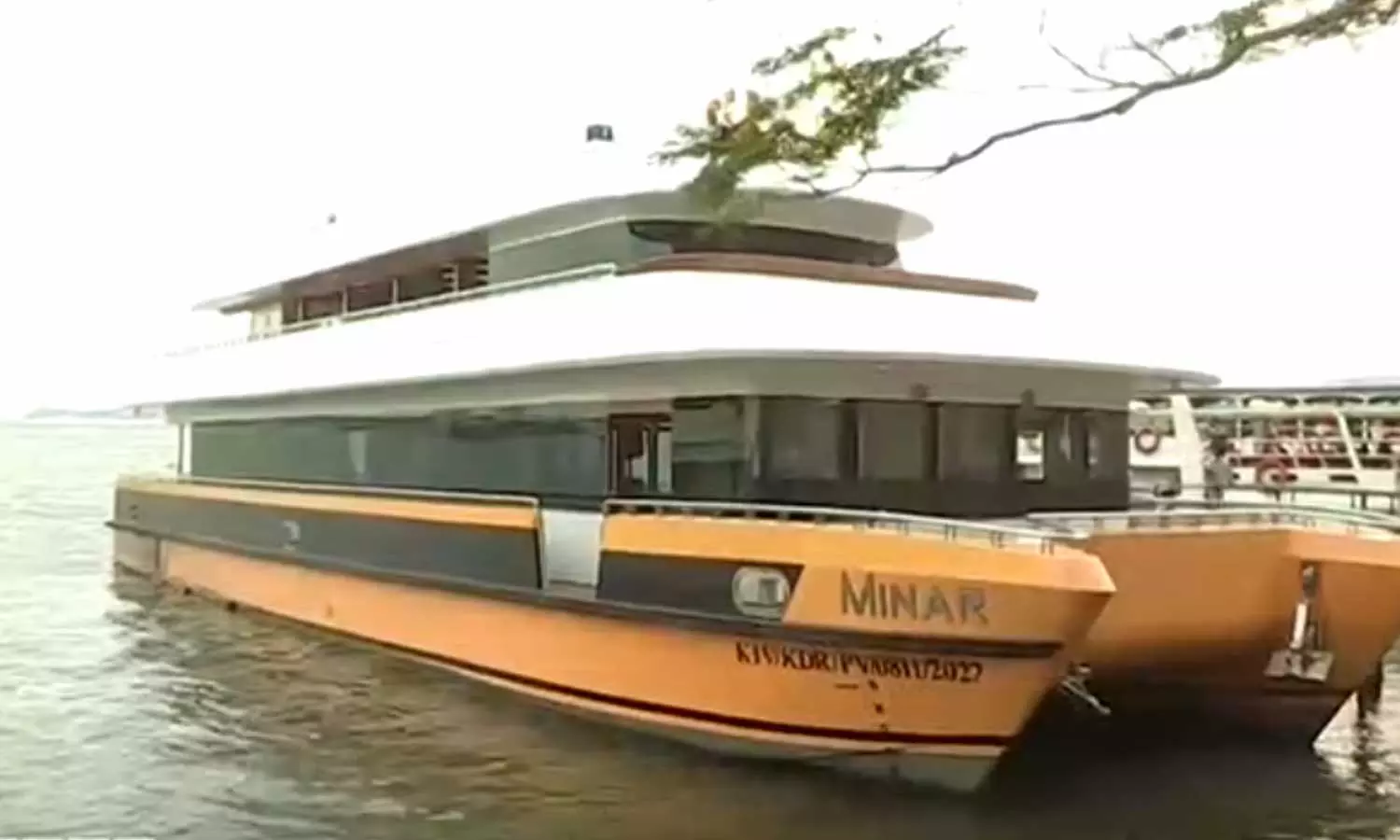 marine drive kochiTanur boat accident, boat was seized at Marine Drive,140 പേരെ കയറ്റാവുന്ന ബോട്ടിൽ കുഞ്ഞുങ്ങൾ ഉൾപ്പെടെ 170 പേർ; മറൈൻ ഡ്രൈവിൽ ബോട്ട് പിടികൂടി,latest malayalam news
