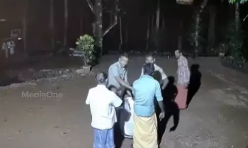 police dragged the domestic worker away,kerala police,complaint against police ,അയൽക്കാർ തമ്മിലുള്ള തര്‍ക്കം: പരാതി അന്വേഷിക്കാന്‍ എത്തിയ പൊലീസ് വീട്ടുജോലിക്കാരനെ വലിച്ചിഴച്ചു,latest malayalam news