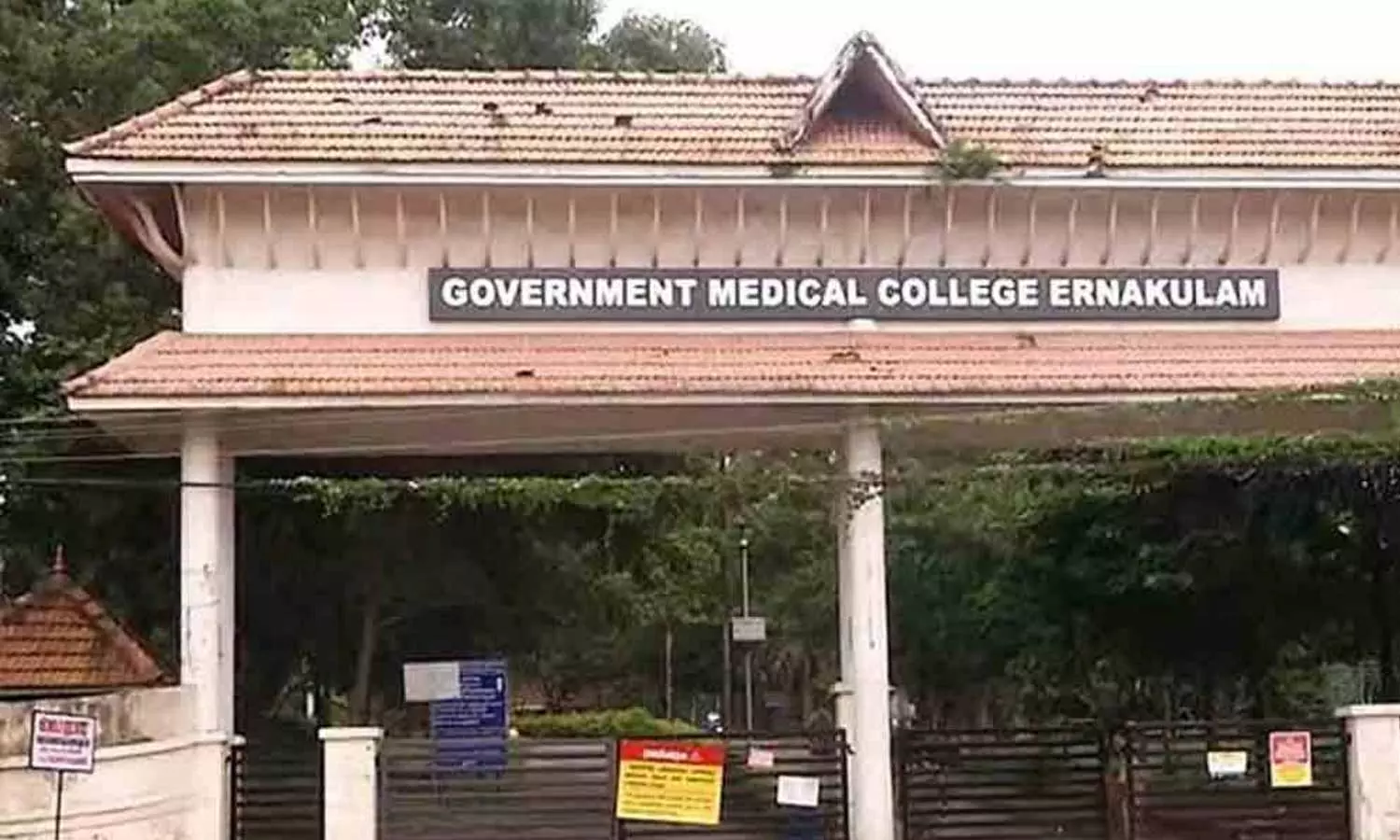 പൊലീസ് കൊണ്ടുവരുന്ന രോഗികളുടെ പരിശോധന പൊലീസിന്റെ സാന്നിധ്യത്തിൽ മാത്രം; ഉപാധികളുമായി കളമശേരി മെഡിക്കൽ കോളജ് പൊലീസ് കൊണ്ടുവരുന്ന രോഗികളുടെ പരിശോധന പൊലീസിന്റെ സാന്നിധ്യത്തിൽ മാത്രം; ഉപാധികളുമായി കളമശേരി മെഡിക്കൽ കോളജ്