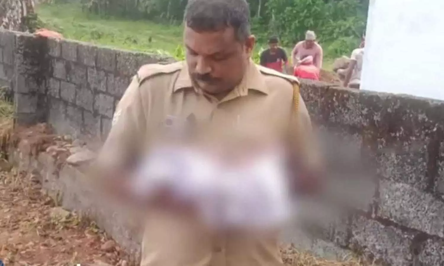 newborn baby found abandoned in pathanamthitta