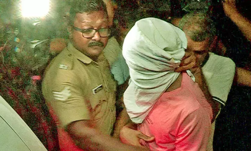 Elathur train attack, Journalist, Kerala Police, എലത്തൂര്‍ ട്രെയിന്‍ തീവെപ്പ്, കേരള പോലീസ്, പൊലീസ്, പോലീസ്