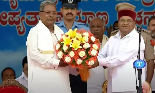 ക്യാപ്റ്റന് സിദ്ധരാമയ്യ; കര്ണാടക മുഖ്യമന്ത്രിയായി സത്യപ്രതിജ്ഞ ചെയ്ത് അധികാരമേറ്റു ക്യാപ്റ്റന് സിദ്ധരാമയ്യ; കര്ണാടക മുഖ്യമന്ത്രിയായി സത്യപ്രതിജ്ഞ ചെയ്ത് അധികാരമേറ്റു