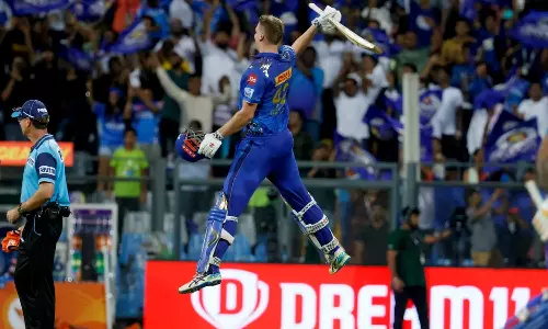 വാങ്കെഡെയിൽ ഗ്രീന്‍ റൺമഴ; മുംബൈയ്ക്ക് ജയം, പ്ലേഓഫിനു തൊട്ടരികെ