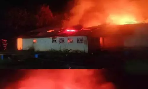 Kinfra fire,Kinfra medicine warehouse fire deepens mystery,latest malayalam news,തകര്‍ന്ന കെട്ടിടത്തിന് ഫയര്‍ ഫോഴ്സിന്റെ എന്‍.ഒ.സി. ഇല്ല; കിന്‍ഫ്രയിലെ തീപിടിത്തതില്‍ ദുരൂഹത വര്‍ധിക്കുന്നു