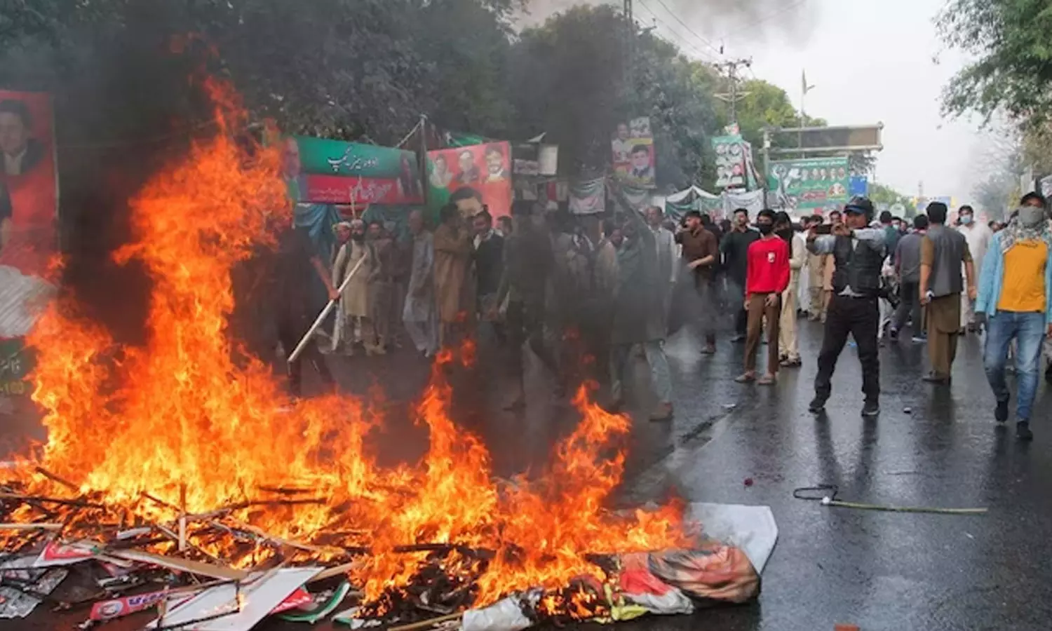 Imran Khans Party May Face Ban Over Violent Riots in pakistan after his arrest