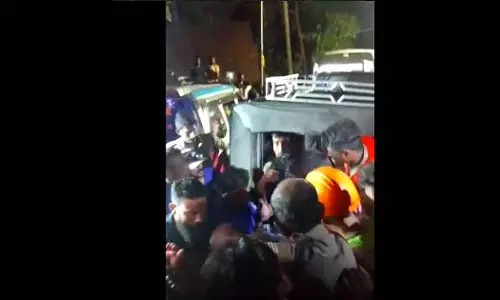 two men stucked while karuvarakund trekking rescued