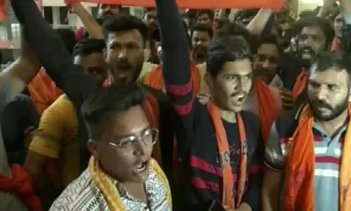 Bajrang Dal members protest outside Ahmedabad multiplex against The Creator-Sarjanhar Bajrang Dal members protest outside Ahmedabad multiplex against The Creator-Sarjanhar