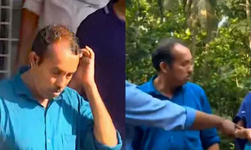 സുരേഷ് കുമാർ നിർധന കുടുംബങ്ങളിൽ നിന്നുവരെ കൈക്കൂലി ചോദിച്ച് വാങ്ങി; സർക്കാർ പദ്ധതിയിൽ വീടുവെച്ചവരിൽ പണം ആവശ്യപ്പെട്ടെന്ന് നാട്ടുകാര്‍